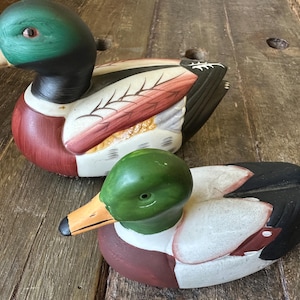 Set of 2 Hand-Painted Ceramic Mallard Ducks – Vintage-Style Figurines