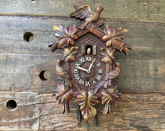 Vintage Small Cuckoo Clock by LUX USA for display, doesn’t work