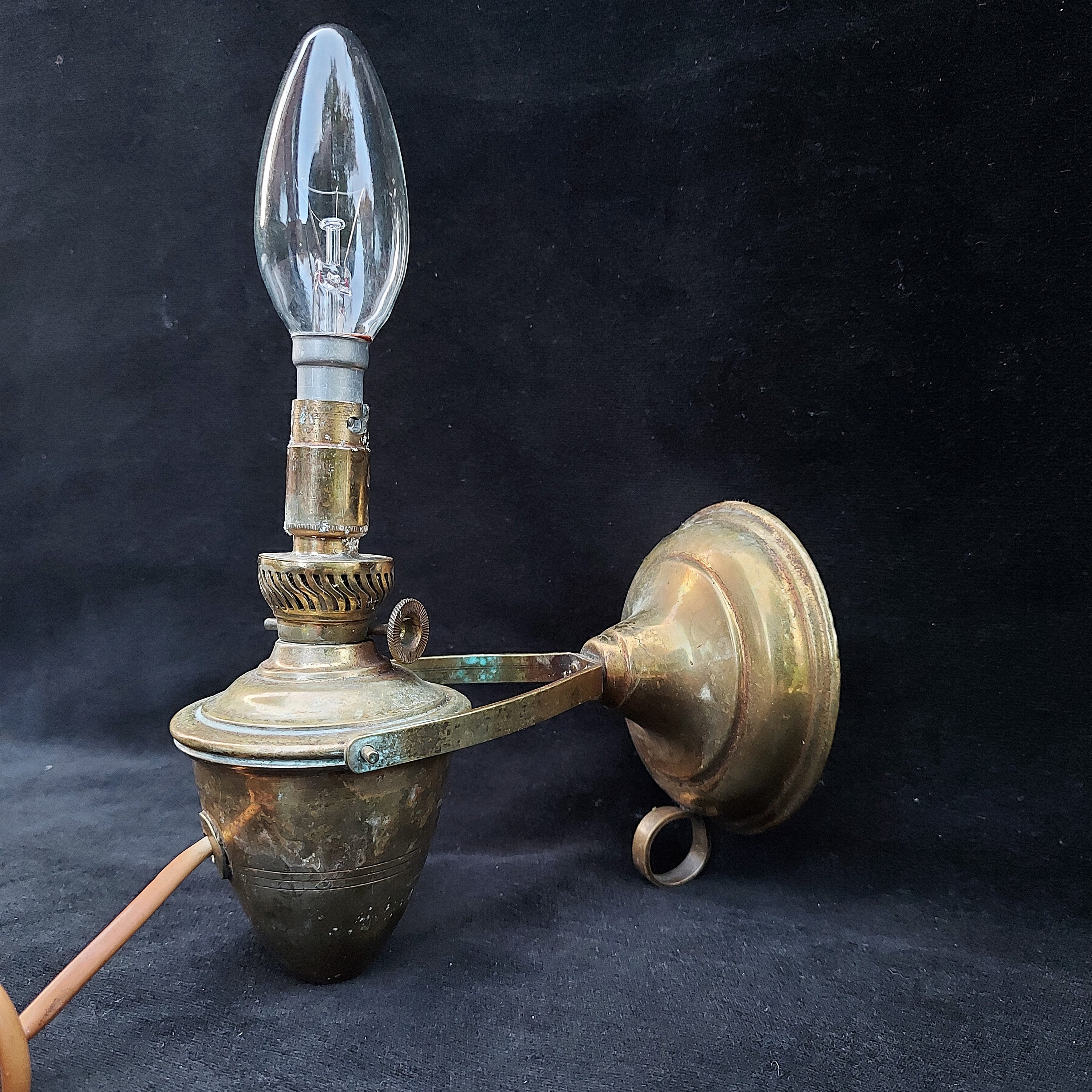 Zero Stock-Antique Ship's Gimbaled Oil Lamp Made in England