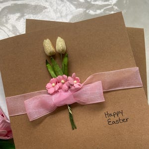 Carte de Pâques, tulipes, renoncules, carte faite main, fleurs jaunes, fleurs roses, fleurs, carte souvenir, cadeau de Pâques, fleurs en papier de mûrier