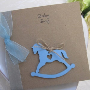 Bleu, Cheval à bascule en bois, bébé garçon, carte de shower de bébé, nouvelle carte de bébé, carte d'anniversaire de bébé, carte de baptême, cadeau de bébé, carte personnalisée, cadeau