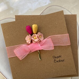 Carte de Pâques, tulipes, renoncules, carte faite main, fleurs jaunes, fleurs roses, fleurs, carte souvenir, cadeau de Pâques, fleurs en papier de mûrier