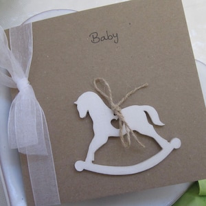Cheval à bascule en bois, carte de baby shower, carte de naissance, carte d'anniversaire de bébé, carte de baptême, cadeau de naissance, carte personnalisée, carte souvenir