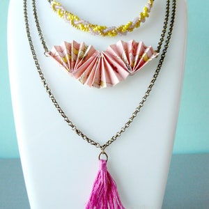collier multi rang origami eventail rose pâle, perles tressées et pampille image 1