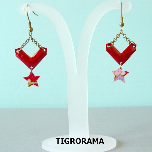 Boucles d'oreille twin chevron émaillée rouge et étoile papier japonais