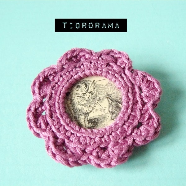 broche rétro en  crochet framboise