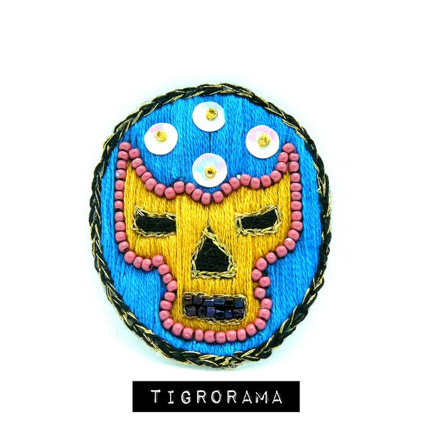 broche brodée main luchador bleu