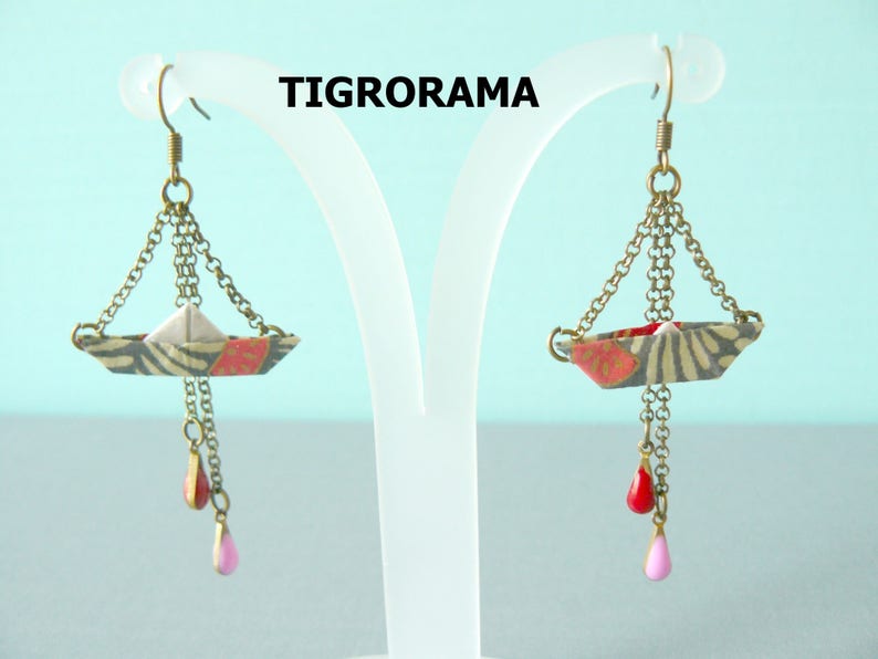 boucles d'oreille origami petit bateau en papier japonais image 1