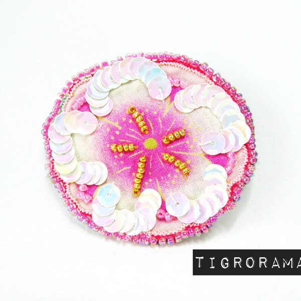 broche brodée fleur rose de cerisier