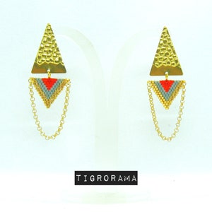 ethnic triangle earrings and light gray and transparent red miyuki triangle
