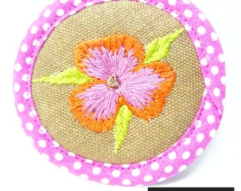 broche  brodée main fleur   rose et orange bordure fuchsia