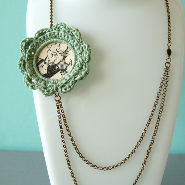 collier crochet main vert d'eau  et illustration ancienne : collection les enfants 2