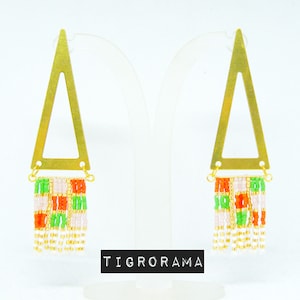 Pendientes grandes de triángulo y flecos, verde, coral y parma