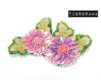 Broche  fleurs japonaises brodée au crochet de Lunéville