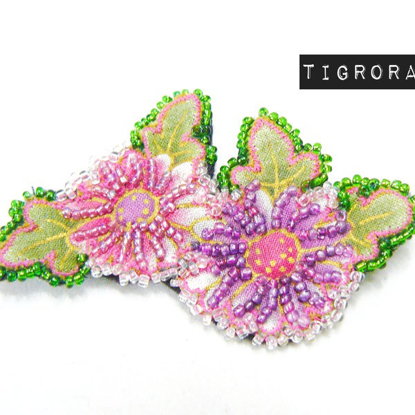 Broche  fleurs japonaises brodée au crochet de Lunéville