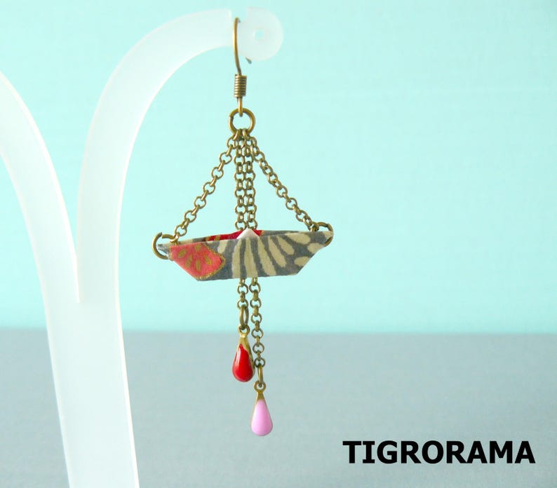 boucles d'oreille origami petit bateau en papier japonais image 3