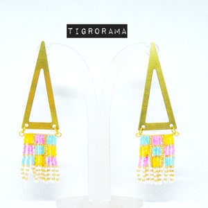 Pendientes grandes de triángulo y flecos, amarillo, rosa fucsia y turquesa