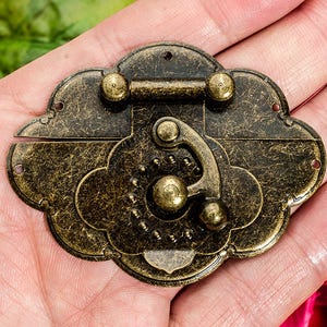 Flower Side Hasp Ancient Bronze Metal Hidden Lock Catch Chest Buckle Clasp 2 1/2x2 65mmx51mm h117 image 2