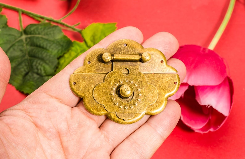 Flower Side Hasp Ancient Bronze Metal Hidden Lock Catch Chest Buckle Clasp 2 1/2x2 65mmx51mm h117 image 3