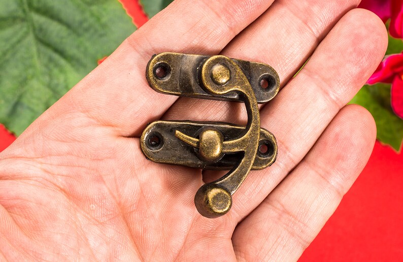 2 or 10PCS Swing Oxhorn Latches Solid Catch Bronze Lock Hasps Wooden Box Buckle Clasp Two Direction 1.5x1.738x44mm h145 image 6