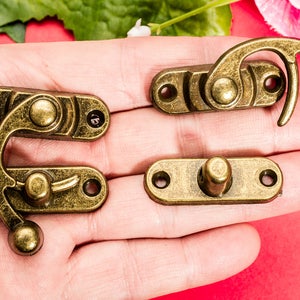 2 or 10PCS Swing Oxhorn Latches Solid Catch Bronze Lock Hasps Wooden Box Buckle Clasp Two Direction 1.5x1.738x44mm h145 image 3