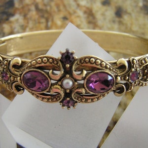AVON Queensbury Bracelet/1974 AVON Queensbury Bracelet/AVON Queensbury/Avon Queensbury Gold Tone Bracelet with Faux Amethyst and Pearls