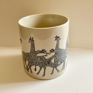 Taylor and Ng Coffee Mug/1979 GREY GIRAFFE Mug/Vintage Giraffe 1979 Signed Win Ng Mug/Giraffe Mug Taylor and Ng/Taylor Ng Giraffe Mug