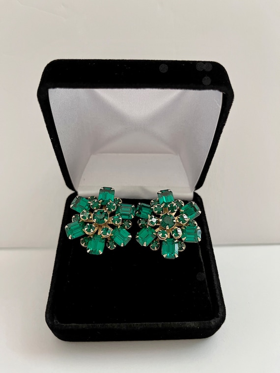 Vintage Weiss GREEN Rhinestone Earrings/Weiss Emer