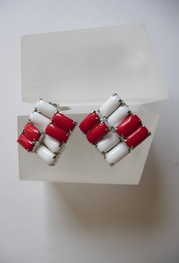 Weiss Red and White Milk Glass Earrings, Weiss Mil