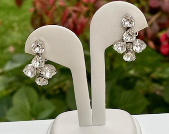 Pendientes vintage Kramer con clip y pedrería: Pendientes con forma de corazón y pedrería transparente
