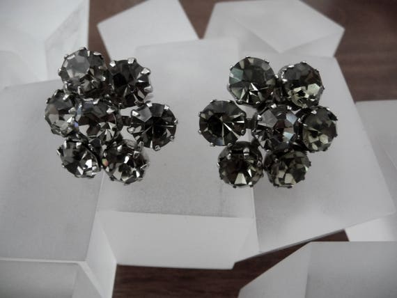 Vintage Weiss Grey Rhinestone Earrings/Weiss Smok… - image 1