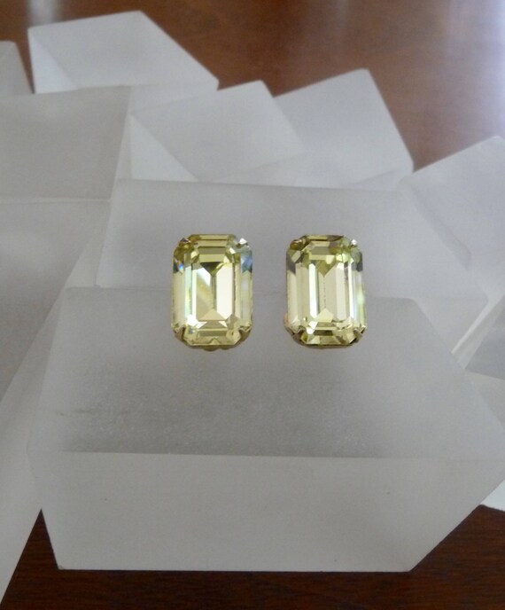 Weiss Green Rhinestone Earrings/Weiss Green Emeral