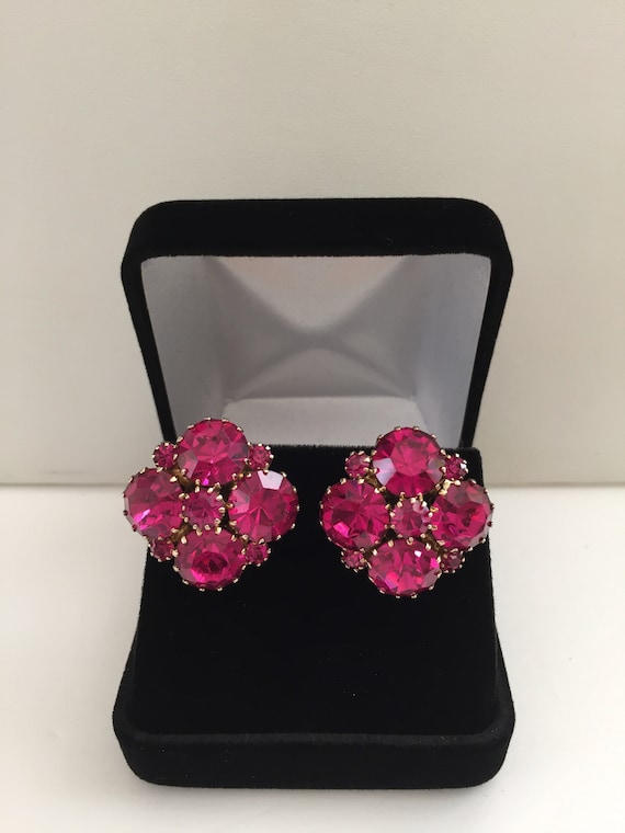 Weiss Fuchsia Rhinestone Earrings/Weiss Fuchsia Pi