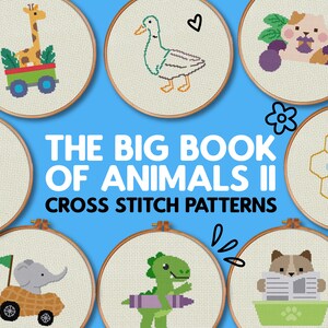 Peut inclure: Une collection de neuf motifs de point de croix représentant différents animaux, dont une girafe, un canard, un chat, une abeille, un flamant rose, un éléphant, un dinosaure et un chat. Les motifs sont présentés dans des cerceaux à broder sur un fond bleu. Le texte "THE BIG BOOK OF ANIMALS II CROSS STITCH PATTERNS" est affiché au centre de l'image.
