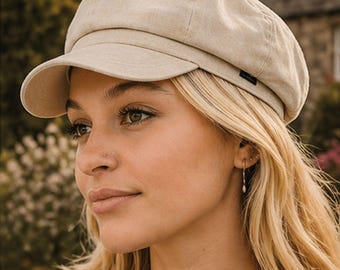 Gorro estilo Baker Boy de mezclilla color piedra para mujer de Craggi. Gorra estilo Newsboy para mujer.