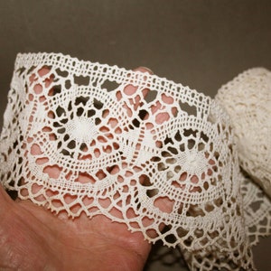 Dentelle ancienne de 4 mètres, dentelle de couleur beige, galeries LaFayette - fabriquée en France - pièce unique, shabby chic, inutilisée