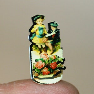 MINIATURAS DE CASA DE MUÑECAS "Victorian POP up, tarjeta" Miniatura artesanal hecha a mano en escala 12. Desde CosediunaltroMondo Italia