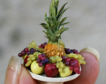 DOLLS HOUSE MINITURES 1//12th SCALE CHOPPING BOARD FRUIT /& SALAD ITEM E