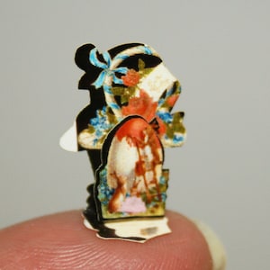 MINIATURAS DE CASA DE MUÑECAS "POP up victoriano, tarjeta de Pascua" Miniatura artesanal hecha a mano en escala 12. Desde CosediunaltroMondo Italia