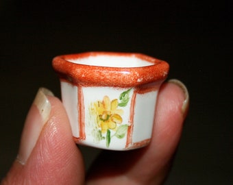 Handpainted ceramic Flowerpot  -DOLL HOUSE MINIATURE accessory -Artisan Handmade flowers Miniature 12th scale - CosediunaltroMondo Italy