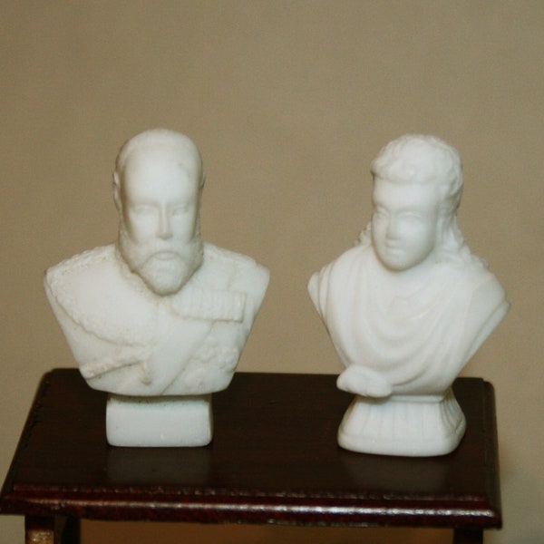 Pair of resin busts -Dollhouse Miniatures - Artisan Handmade Miniature in 12th scale. From CosediunaltroMondo Italy