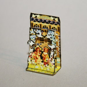 MINIATURAS DE CASA DE MUÑECAS "Victorian POP up, tarjeta" Miniatura artesanal hecha a mano en escala 12. Desde CosediunaltroMondo Italia