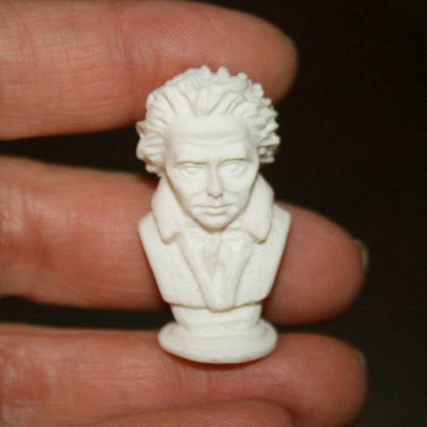 Dollhouse Miniatures " Beethoven, musician, resin bust " Artisan Handmade Miniature in 12th scale. From CosediunaltroMondo Italy