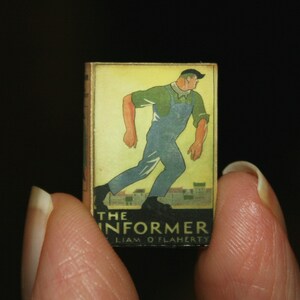 Romanbuch, NOV103 - PUPPENHAUS Miniaturen - Artisan Handmade Miniaturbücher, Maßstab 12 - CosediunaltroMondo Italy