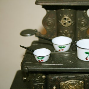 Pots & Pans set Hand Painted, plastic -DOLLHOUSE MINIATURES -Artisan Handmade Miniature 1:12 th scale - CosediunaltroMondo Italy -gift