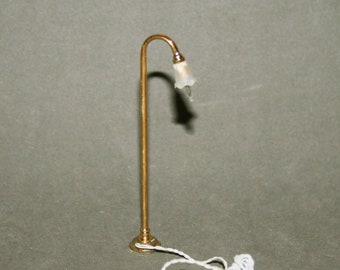 24th scale Curved Brass Floor Lamp Flower Shade - Dolls House half scale lighting 12 volt - DOLLHOUSE MINIATURES -CosediunaltroMondo
