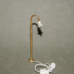 24th scale Curved Brass Floor Lamp Flower Shade - Dolls House half scale lighting 12 volt - DOLLHOUSE MINIATURES -CosediunaltroMondo