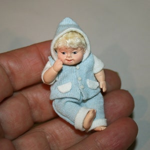 Baby in Blue, dollhouse doll / Dollhouse Miniatures /Miniature dolls / Resin dolls / Scale 1:12 / Cosediunaltromondo Italy