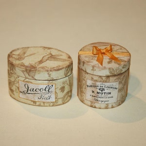 Hat box - DOLLHOUSE accessories -MINIATURES Handmade Miniature 12th scale- Boxes -CosediunaltroMondo Italy