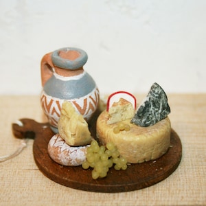 DOLLHOUSE MINIATURES &quot; Cutting board, with cheeses and white grape &quot; Artisan Handmade Miniature in 12th scale. From CosediunaltroMondo Italy
